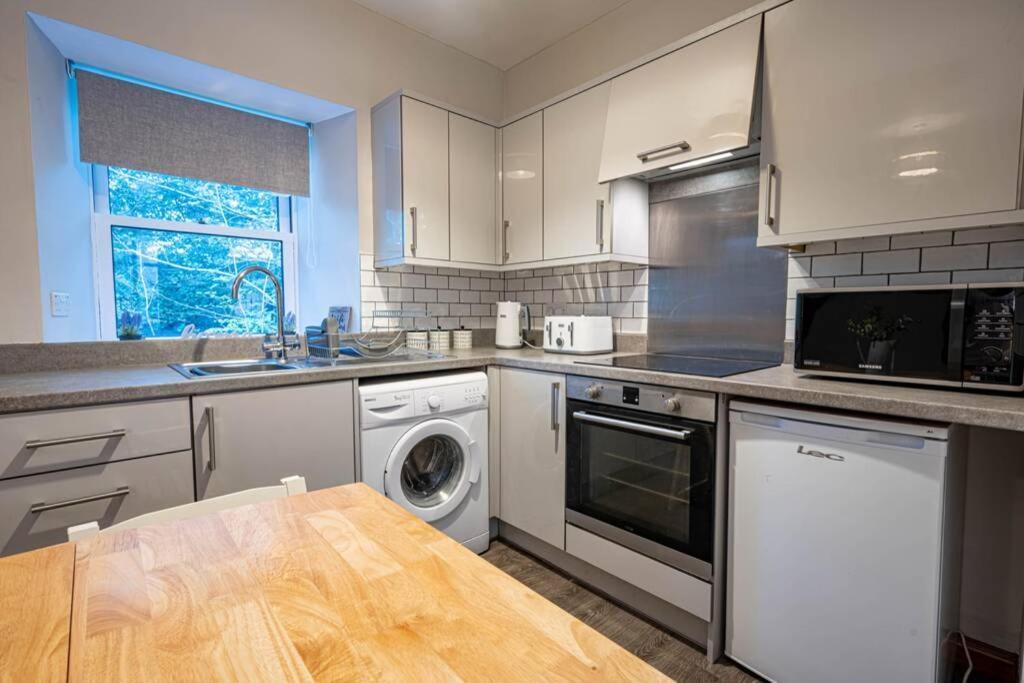 Cozy Newly Renovated Town Centre Apartment 阿伯费尔迪 外观 照片