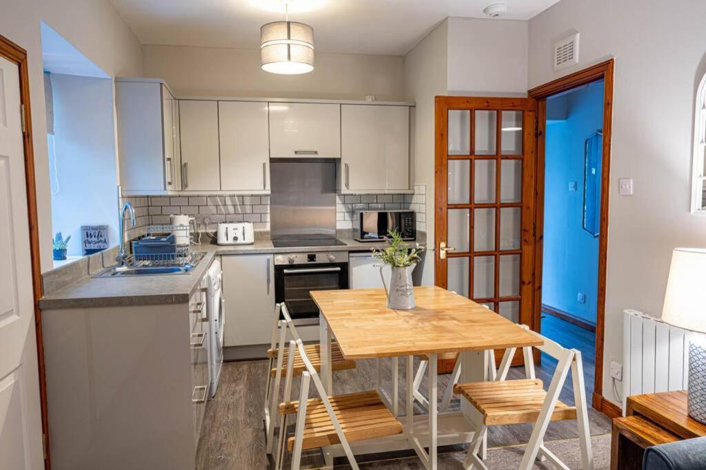 Cozy Newly Renovated Town Centre Apartment 阿伯费尔迪 外观 照片